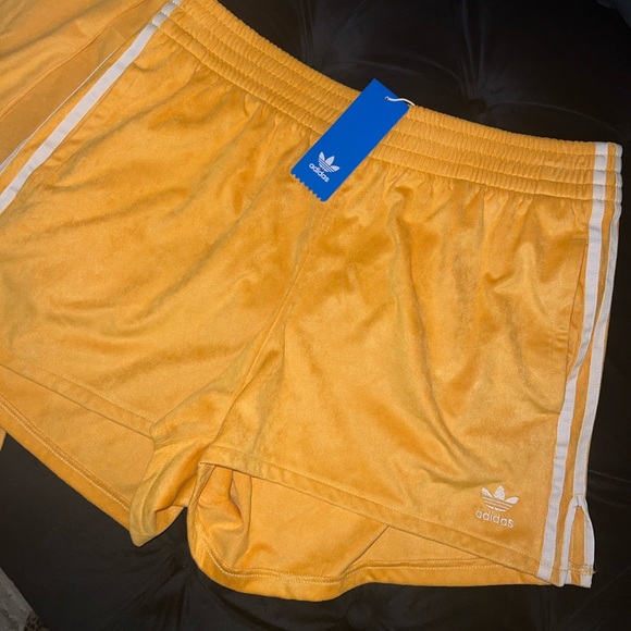 Ladies Adidas Yellow Set - Picture 3 of 6